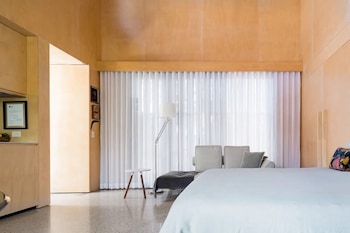 buhwi bira byron bay studio central