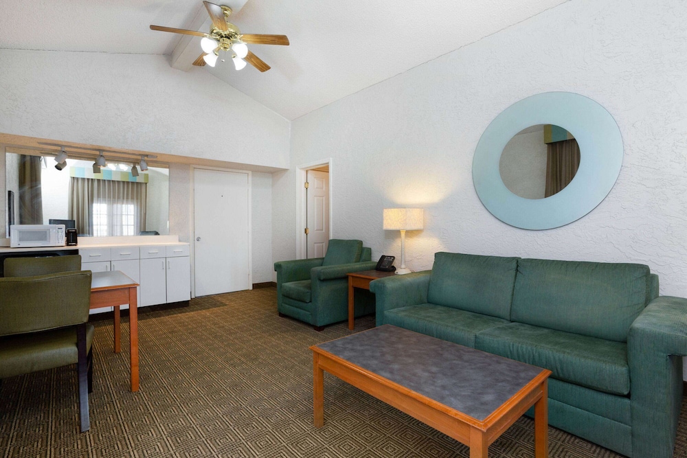 la quinta inn tampa airport stadium westshore