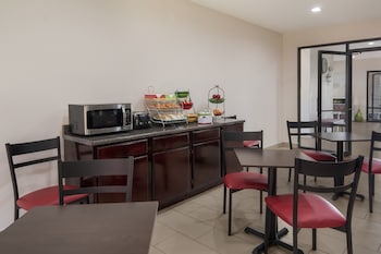 red roof inn terrell