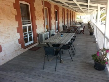 sonbern lodge motel