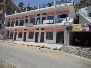 Oyo 47927 Mrityunjaya Palace,Kedarnath>>Guptkashi,2 star