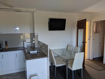 harrington village motel