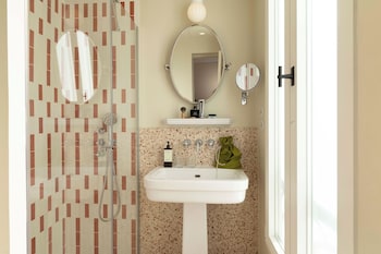 hotel le chaplain paris rive gauche