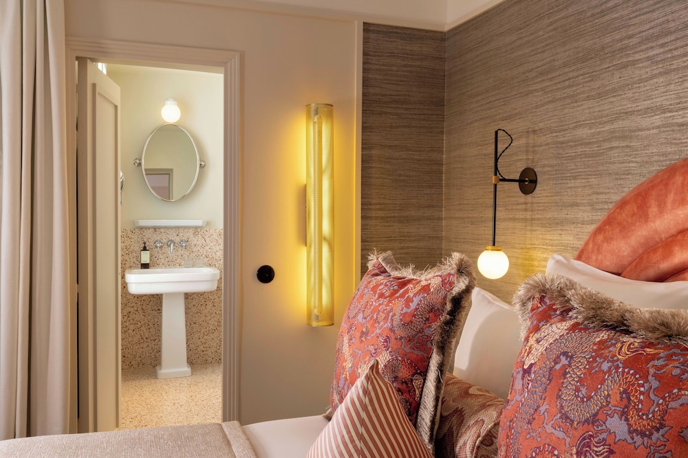 hotel le chaplain paris rive gauche