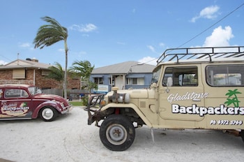 gladstone backpackers