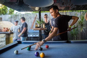 gladstone backpackers