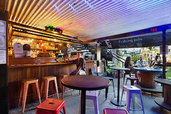 gladstone backpackers