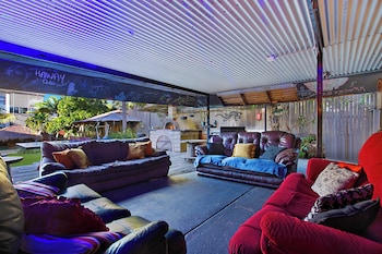 gladstone backpackers