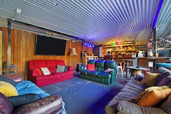 gladstone backpackers