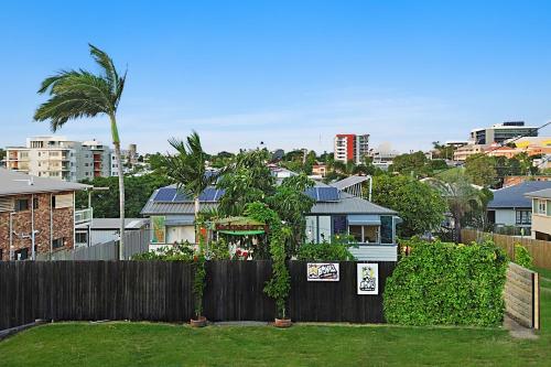 Gladstone Backpackers,Queensland>>Gladstone,2 star