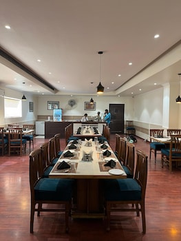 hotel vasu international