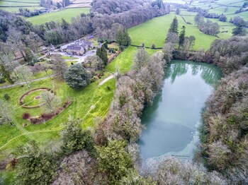 Lewtrenchard Manor,Exeter>>Devon,3 star