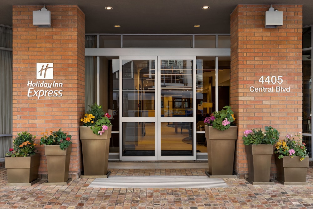 holiday inn express vancouver metrotown burnaby by ihg