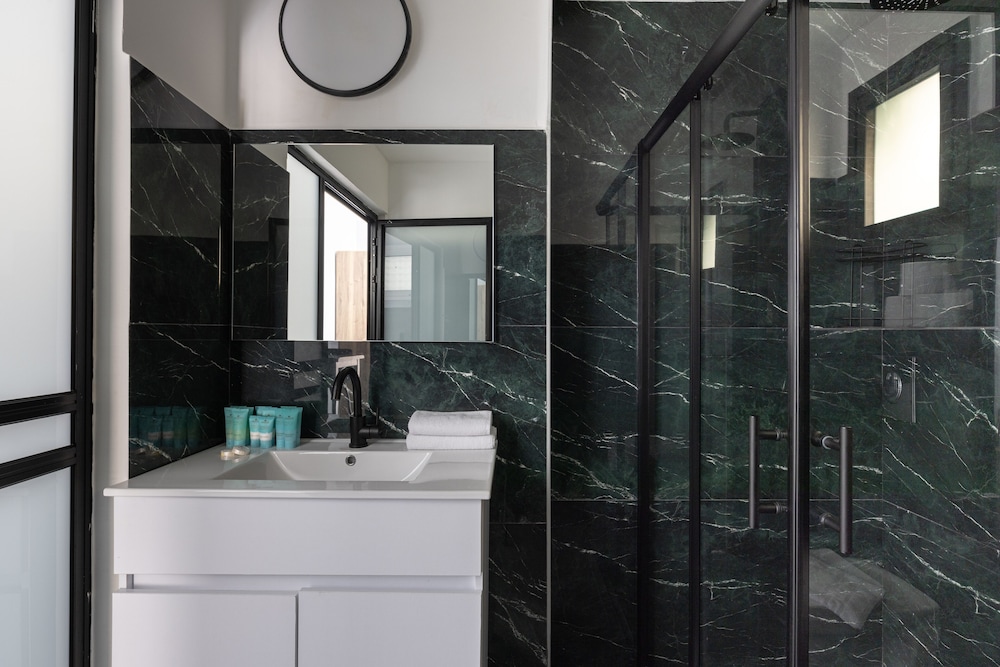 liber seashore suites
