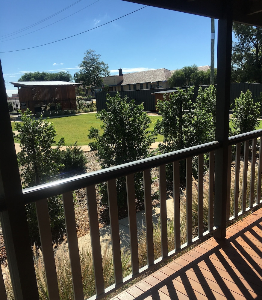 The Rocks Motel,Injune>>Charleville,4 star