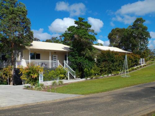 tinaroo sunset retreat