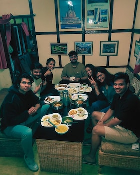 oak valley retreat homestay hostel cafe