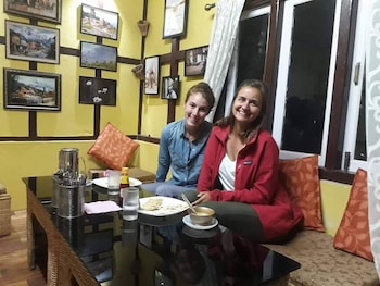 oak valley retreat homestay hostel cafe