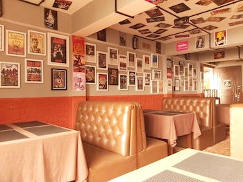 oak valley retreat homestay hostel cafe