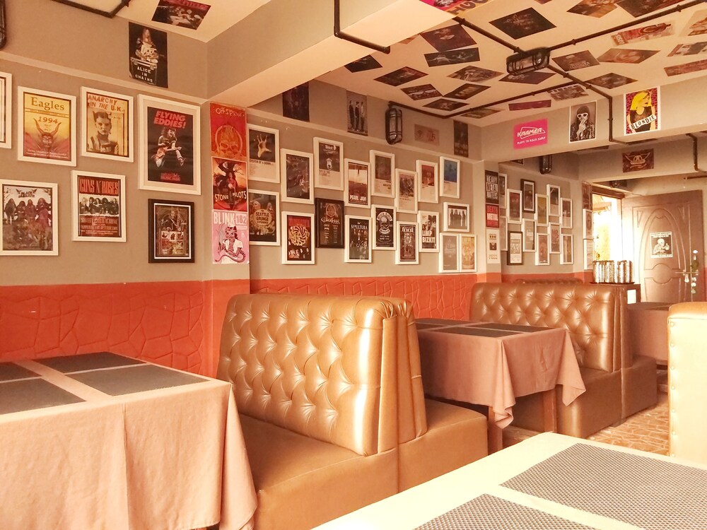 oak valley retreat homestay hostel cafe