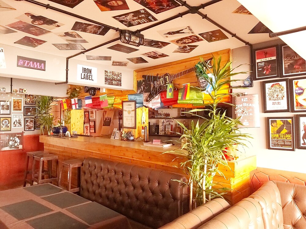 oak valley retreat homestay hostel cafe