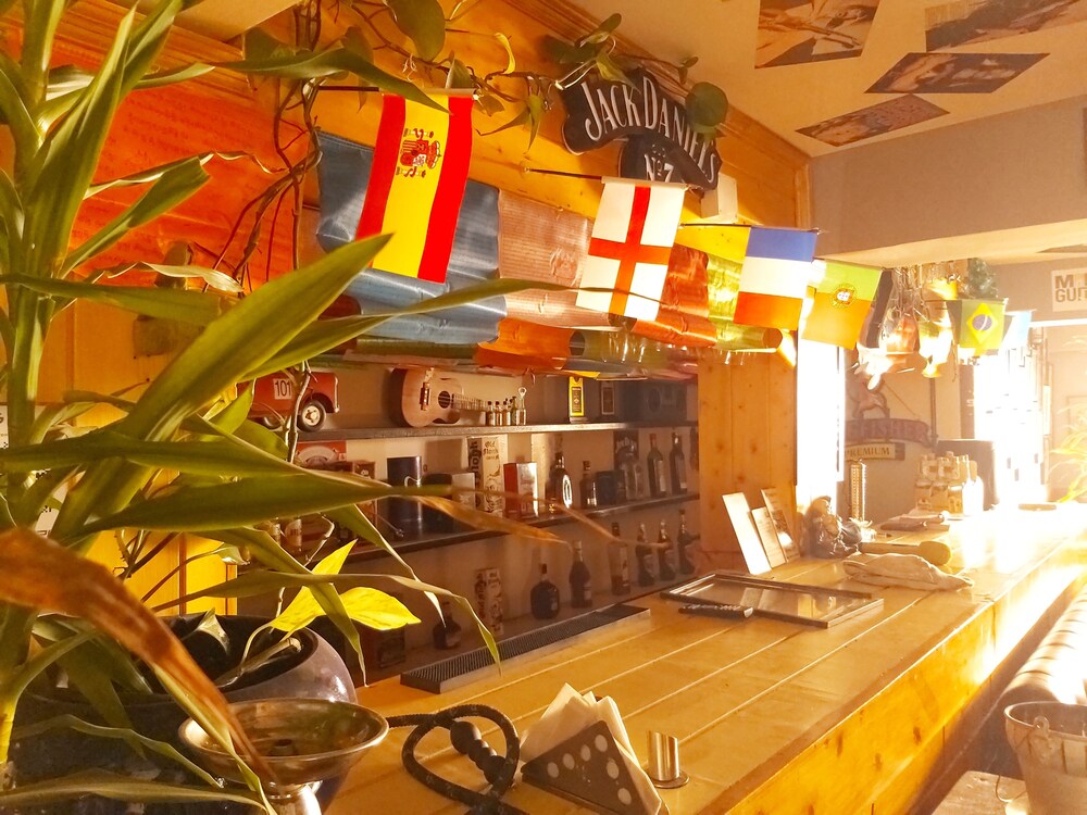 oak valley retreat homestay hostel cafe