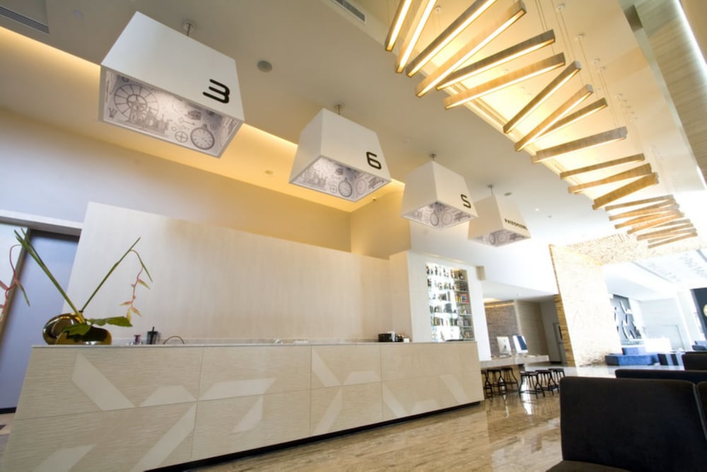 tsix5 phenomenal hotel pattaya