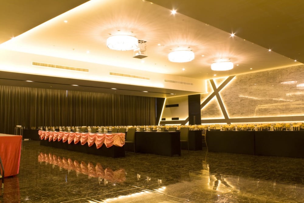 tsix5 phenomenal hotel pattaya