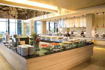 tsix5 phenomenal hotel pattaya