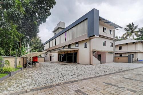 super townhouse kizhakkambalam tourist home