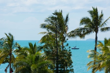 Heart Hotel And Gallery Whitsundays,Oxenford>>Airlie Beach,4 star