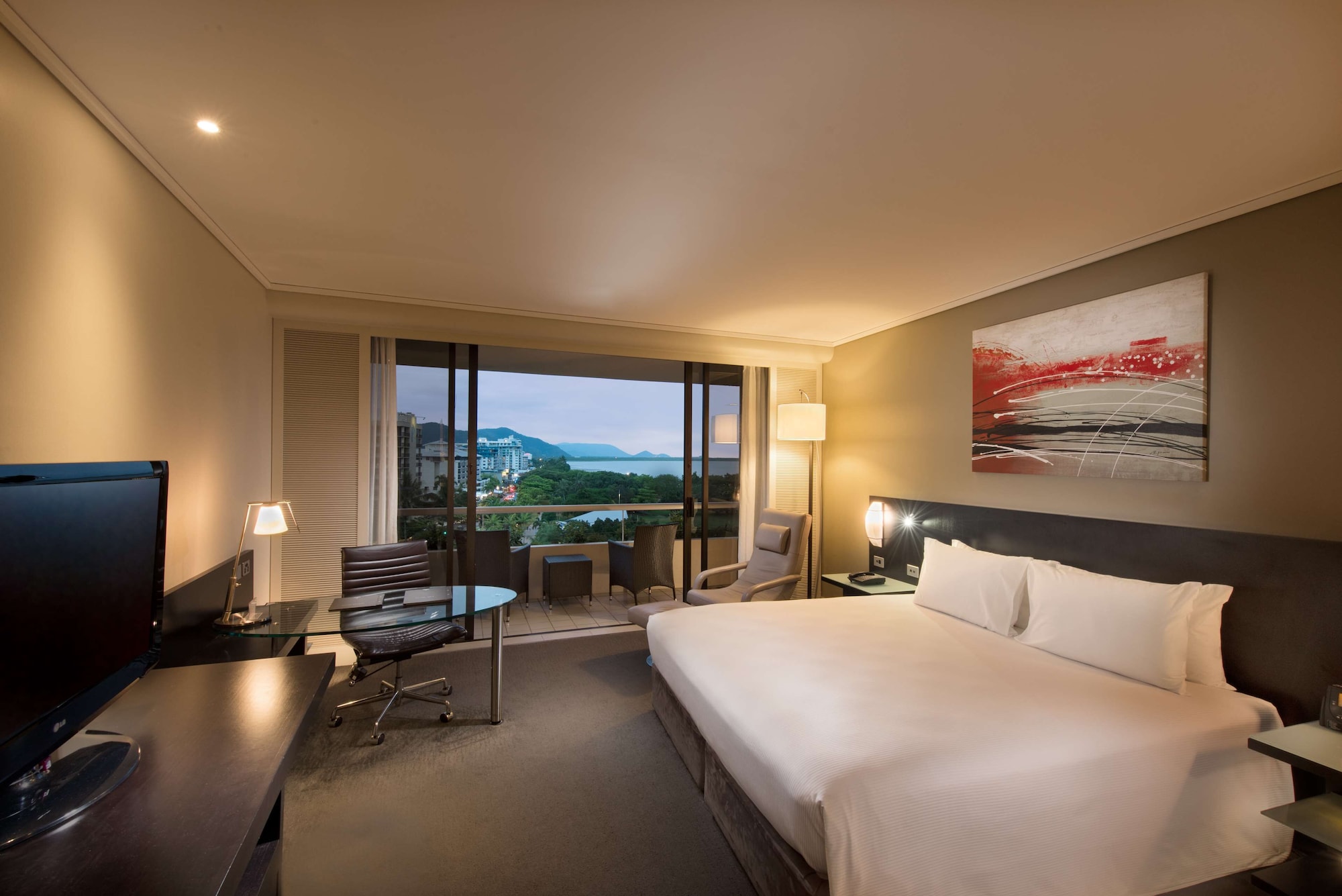 hilton cairns