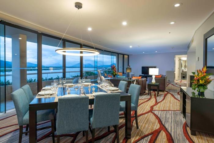 hilton cairns