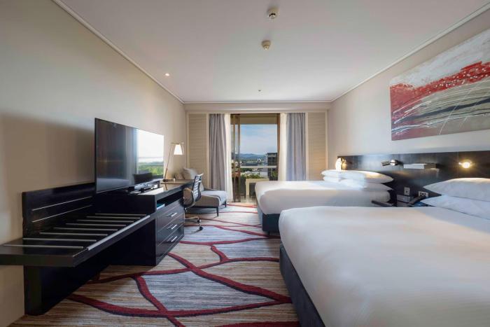 hilton cairns