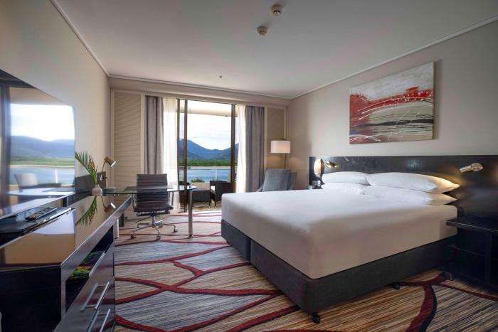 hilton cairns