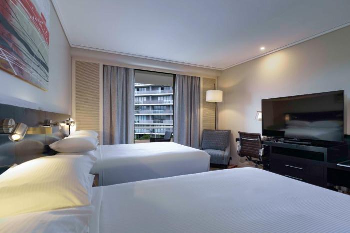 hilton cairns