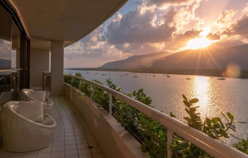 hilton cairns