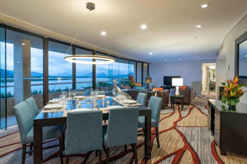 hilton cairns
