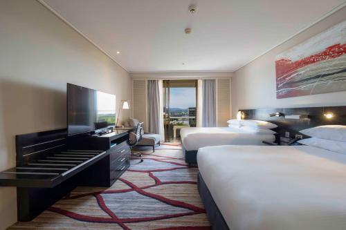 hilton cairns