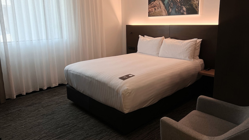 holiday inn west perth by ihg