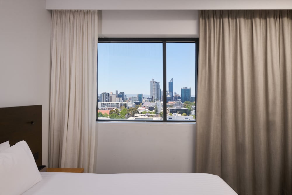 holiday inn west perth by ihg