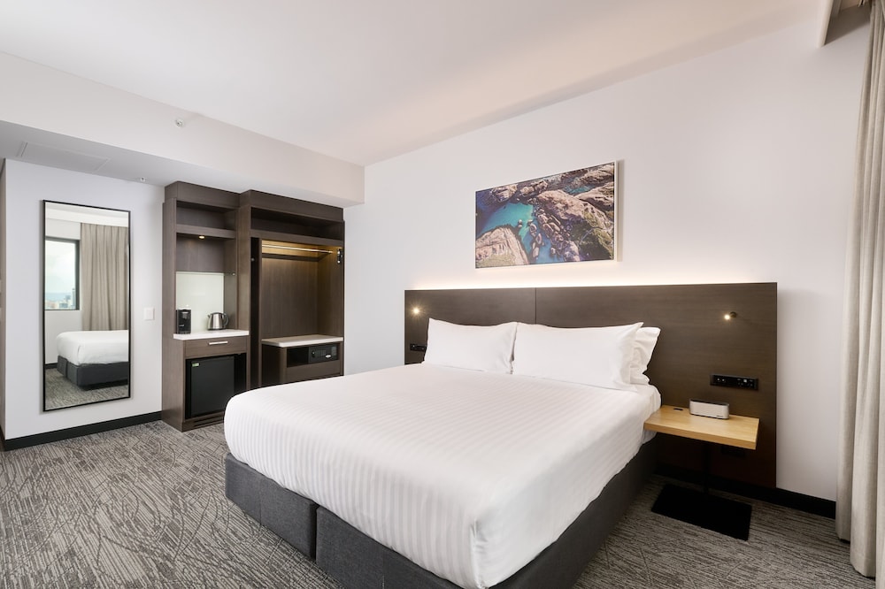 holiday inn west perth by ihg