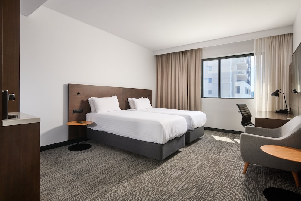 holiday inn west perth by ihg