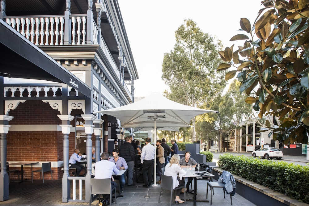 holiday inn west perth by ihg
