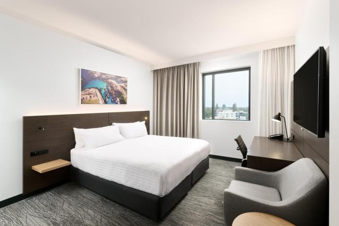 holiday inn west perth by ihg