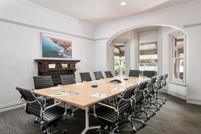 holiday inn west perth by ihg