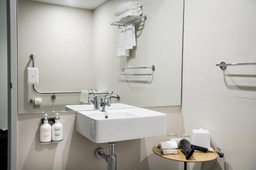 holiday inn west perth by ihg