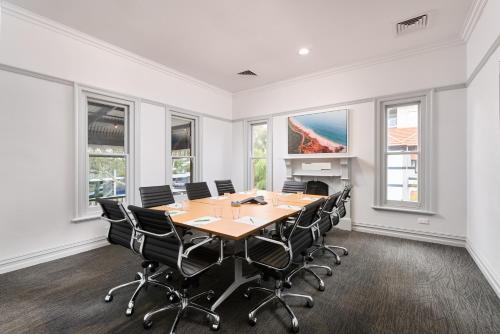 holiday inn west perth by ihg