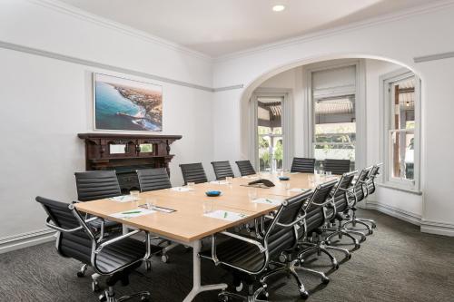 holiday inn west perth by ihg