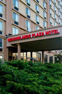 meadowlands plaza hotel